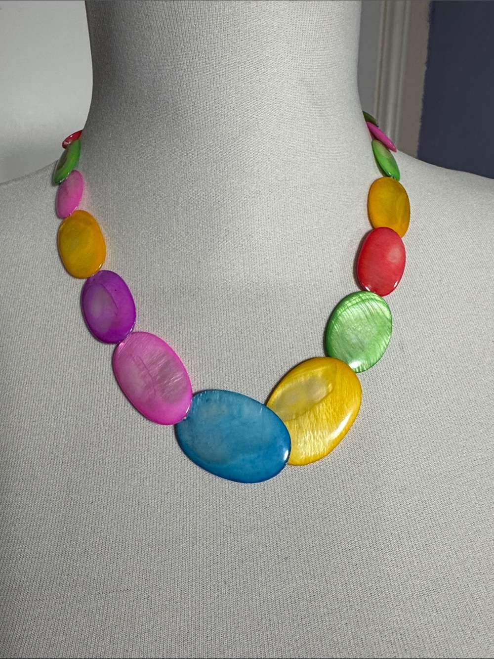 Colorful Multicolor Shell Bead Necklace - Vibrant Statement Jewelry